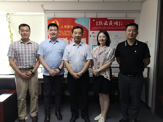 2020年06月18日 与党委成员进行面对面谈心 3.jpg